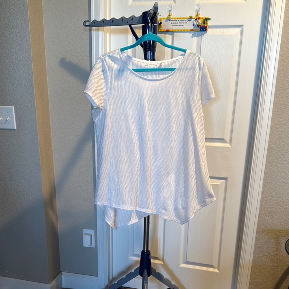 Rafaella White Asymmetrical Short Sleeve Tunic. Size XL